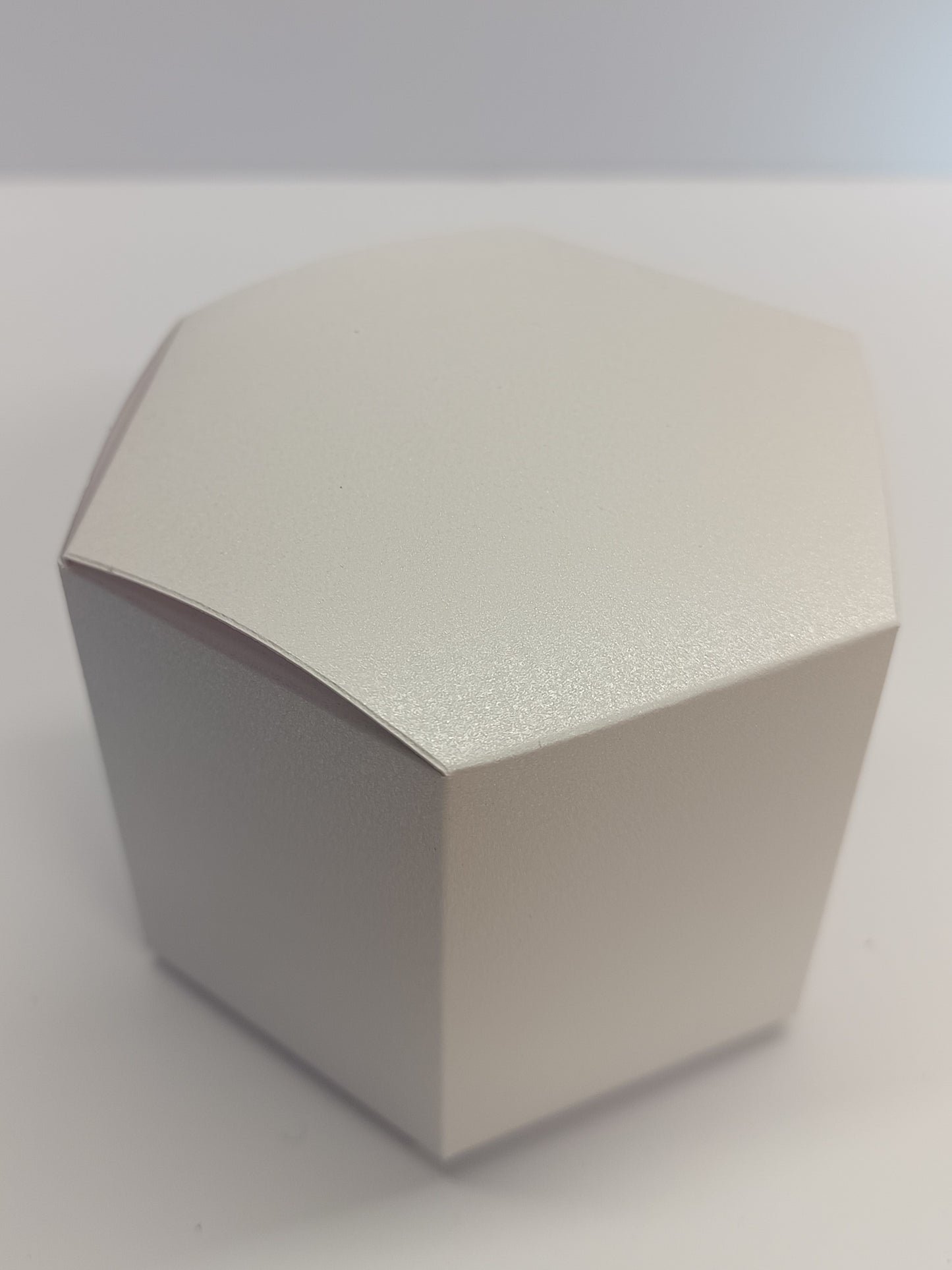 Luxury Pearlescent White Gift Favour Boxes For Weddings - Parties
