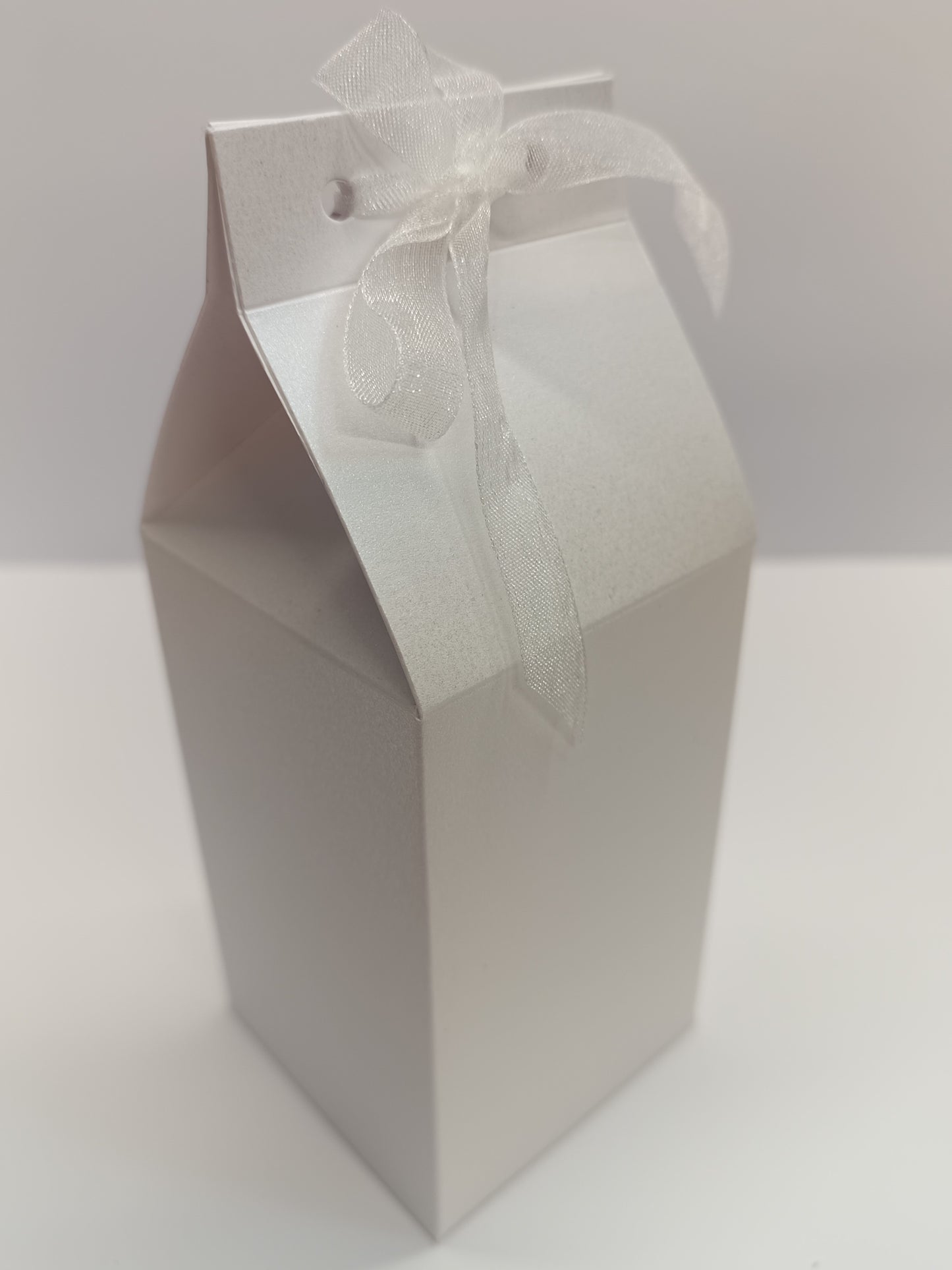 Luxury Pearlescent White Gift Favour Boxes For Weddings - Parties