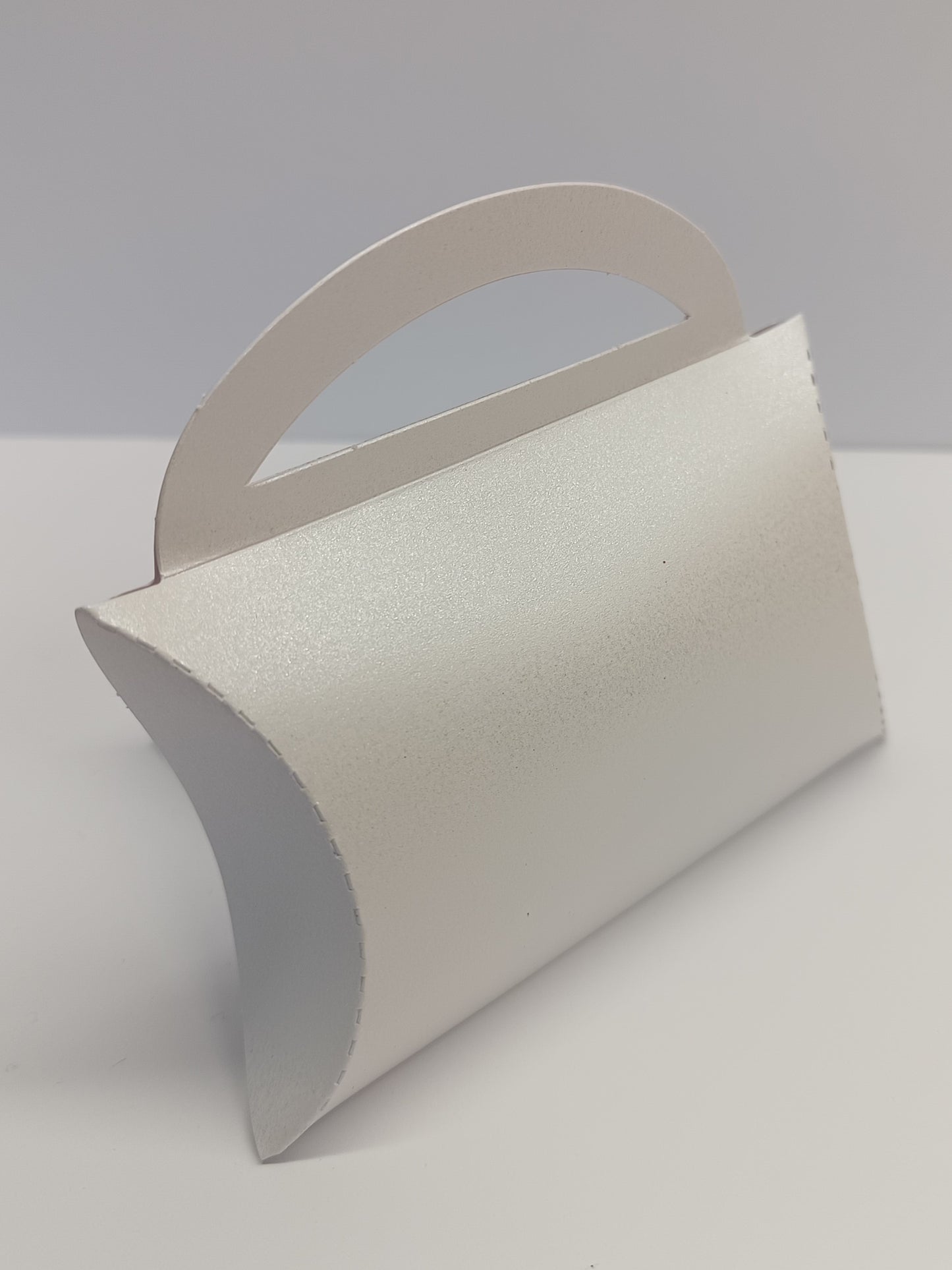 Luxury Pearlescent White Gift Favour Boxes For Weddings - Parties