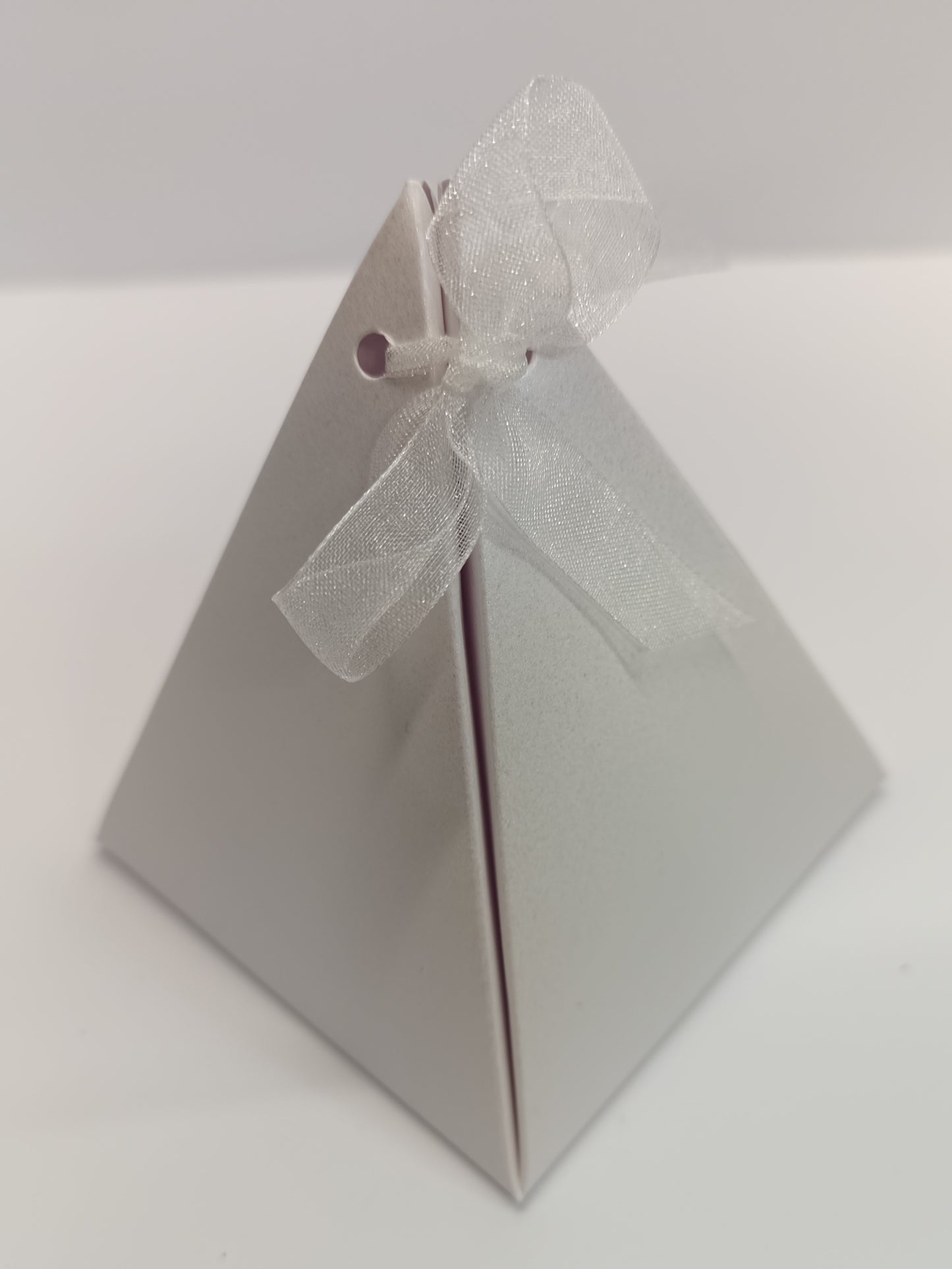 Luxury Pearlescent White Gift Favour Boxes For Weddings - Parties