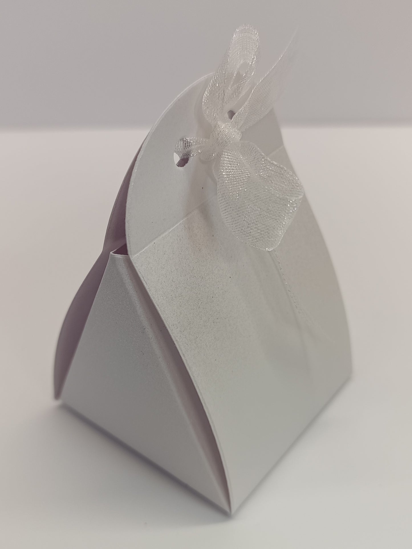 Luxury Pearlescent White Gift Favour Boxes For Weddings - Parties