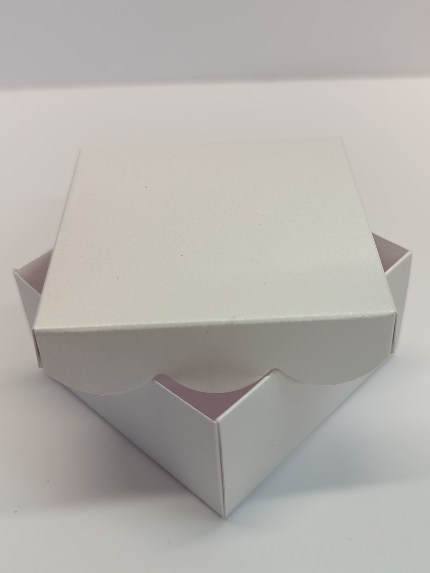 Luxury Pearlescent White Gift Favour Boxes For Weddings - Parties