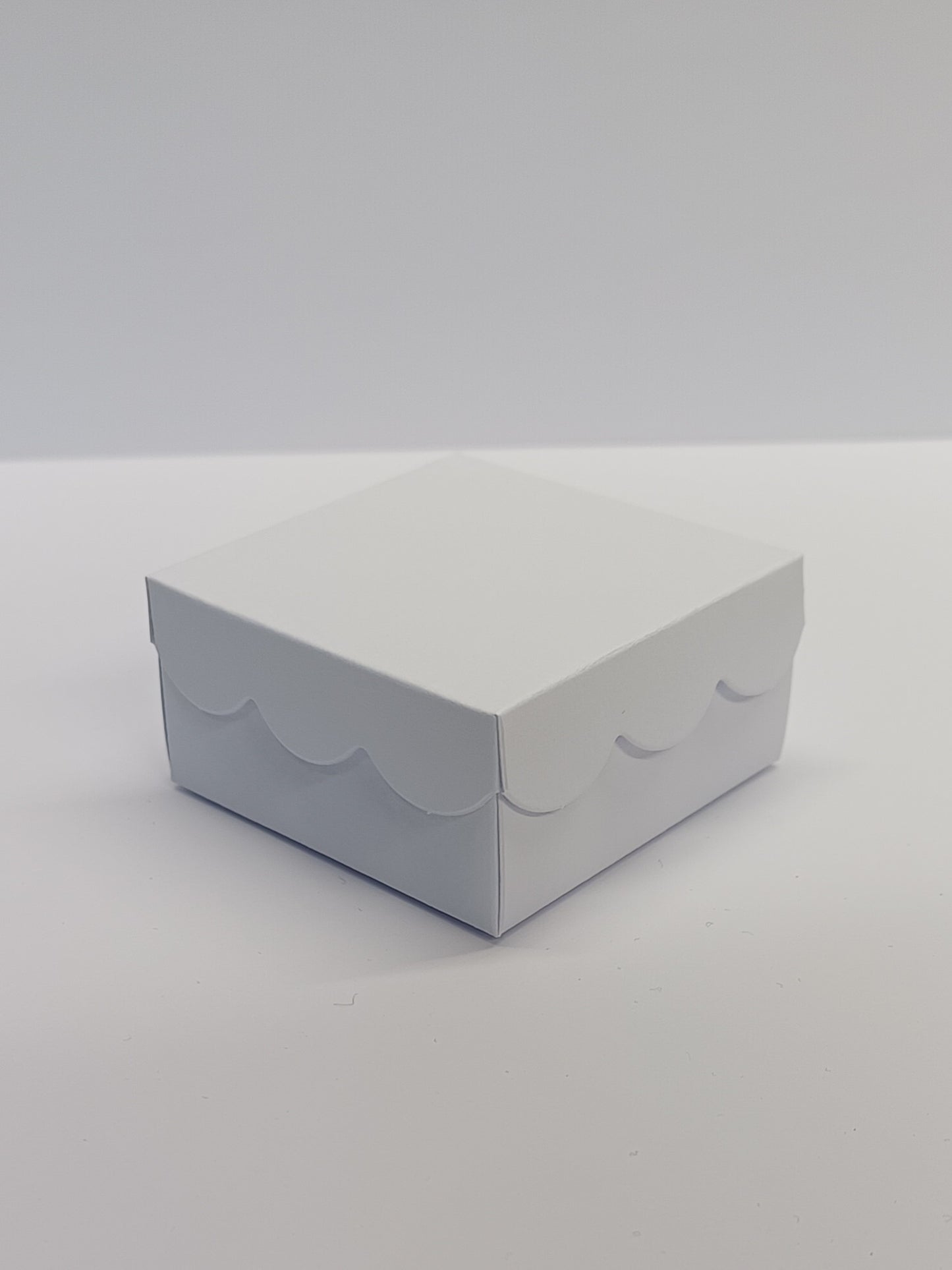 Luxury White Gift Favour Boxes For Weddings - Parties