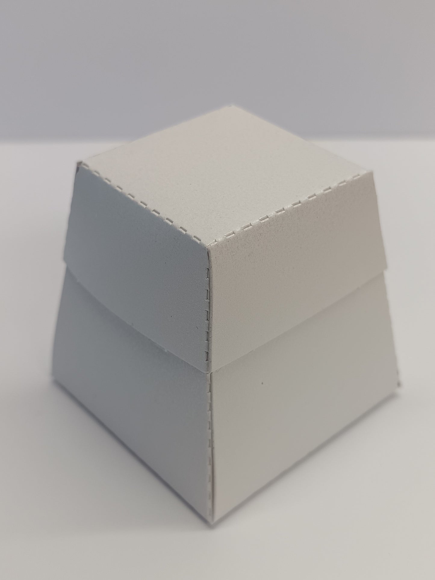 Luxury Pearlescent White Gift Favour Boxes For Weddings - Parties