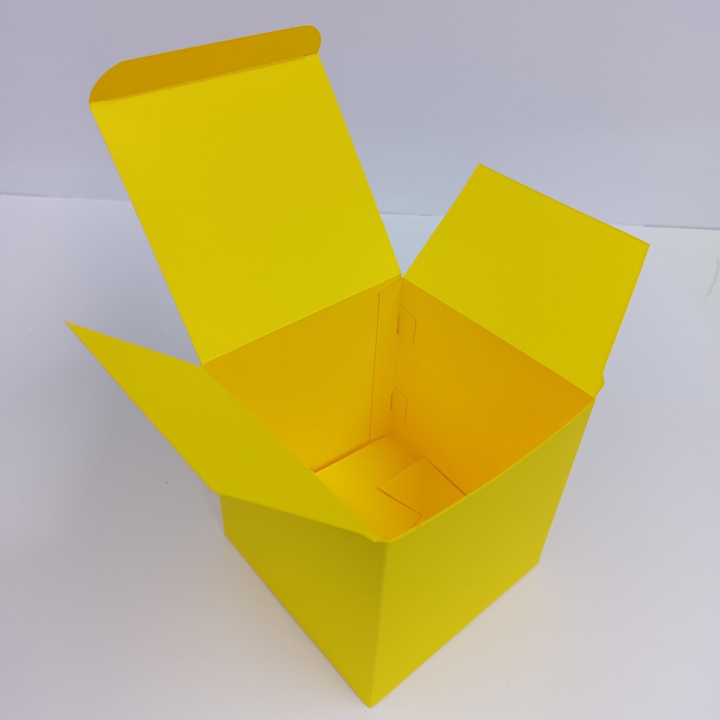 Large Square Cube Self Locking Favour Boxes for Cupcakes, Treats & Gifts – No Gluing - 10 Pack