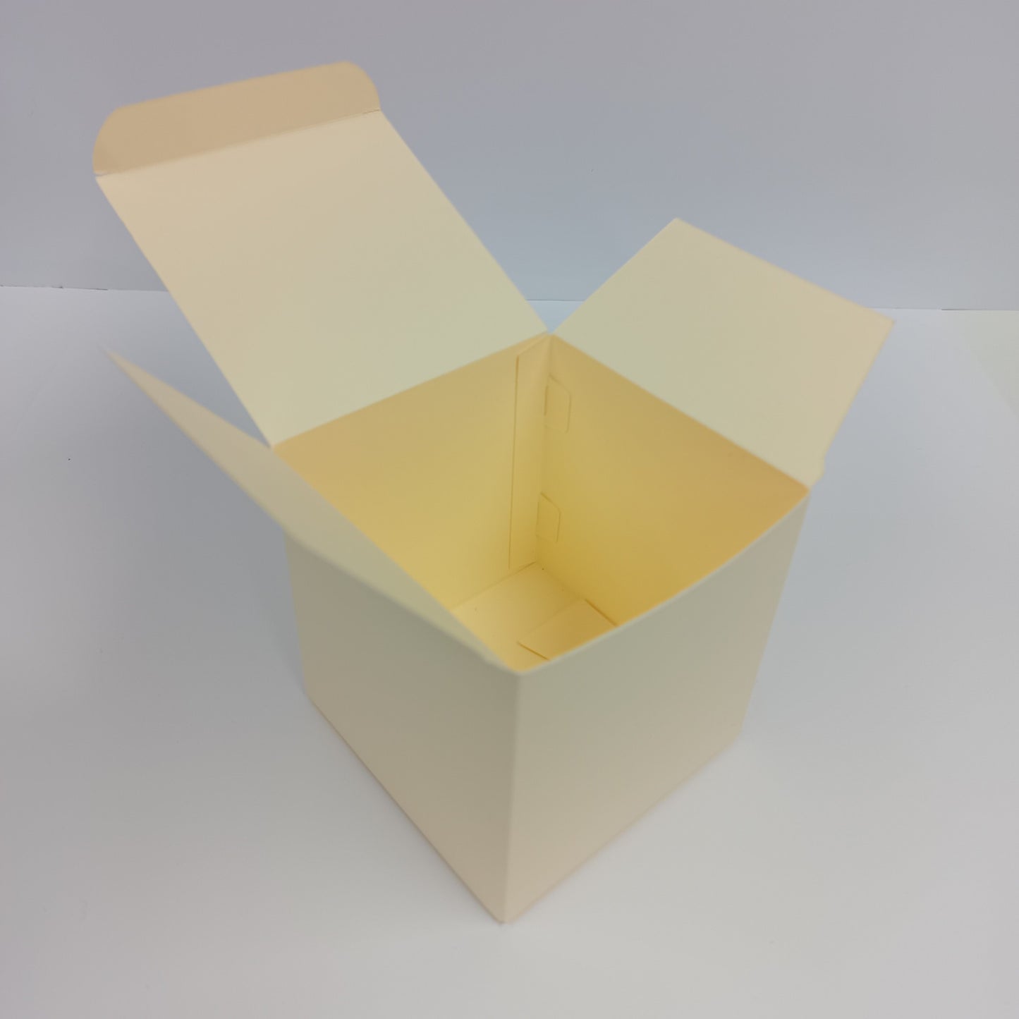 Large Square Cube Self Locking Favour Boxes for Cupcakes, Treats & Gifts – No Gluing - 10 Pack