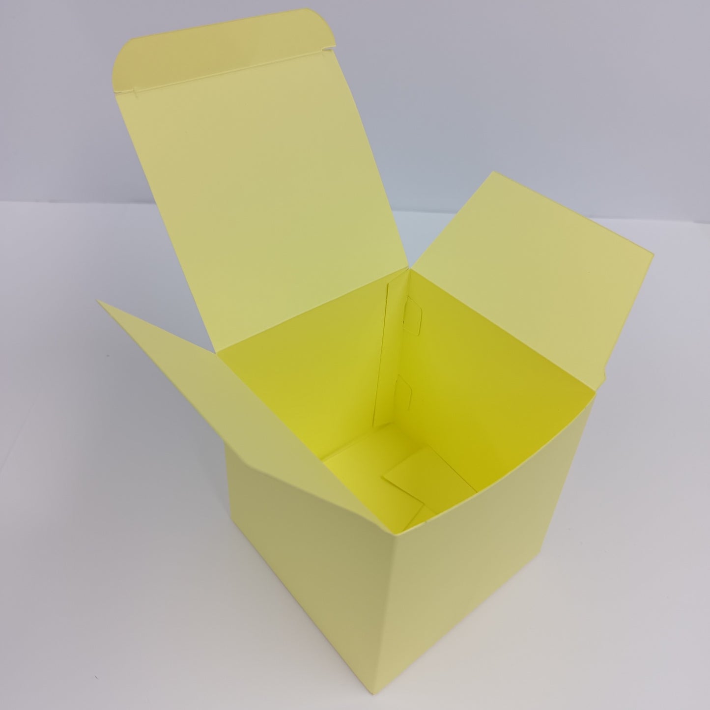 Large Square Cube Self Locking Favour Boxes for Cupcakes, Treats & Gifts – No Gluing - 10 Pack