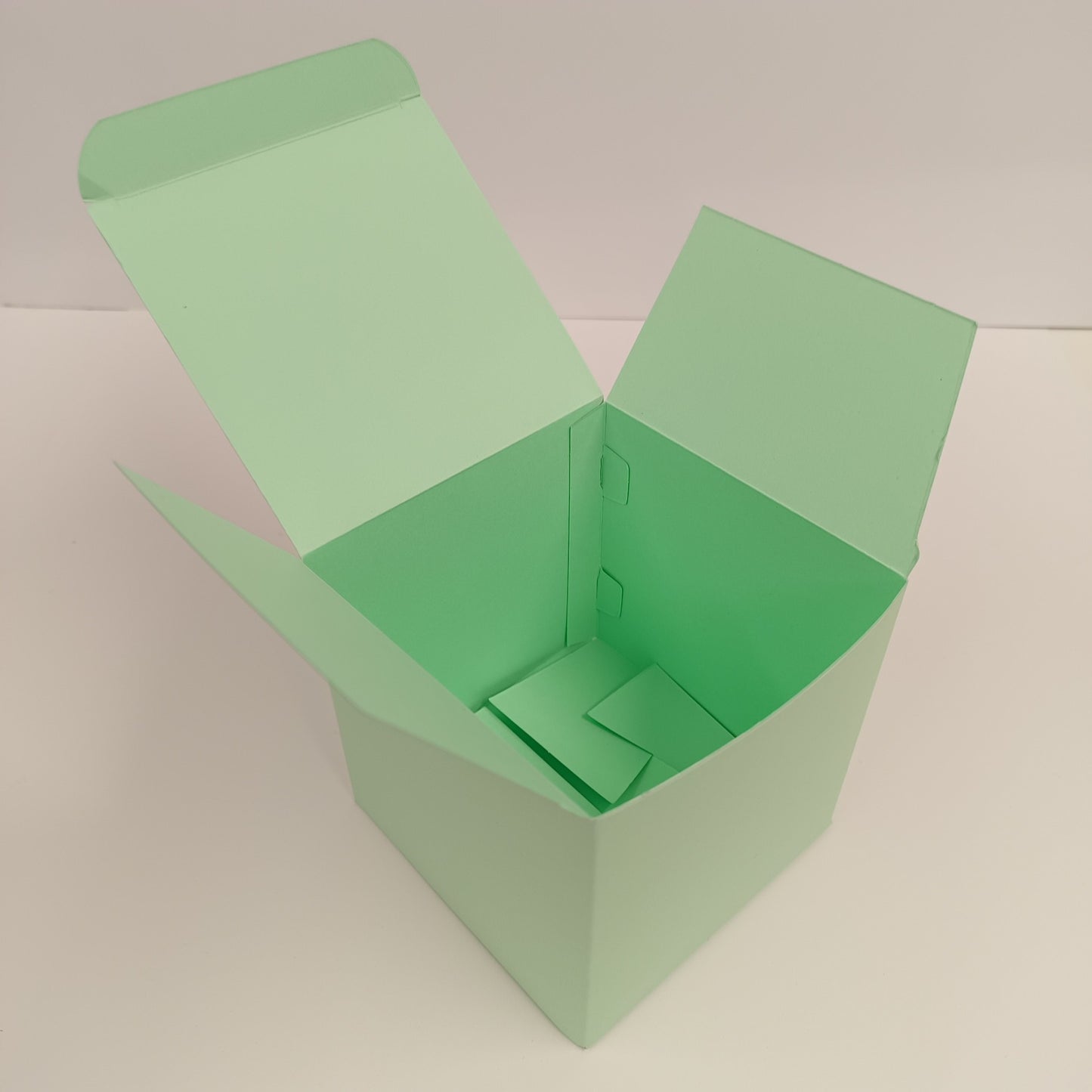 Large Square Cube Self Locking Favour Boxes for Cupcakes, Treats & Gifts – No Gluing - 10 Pack