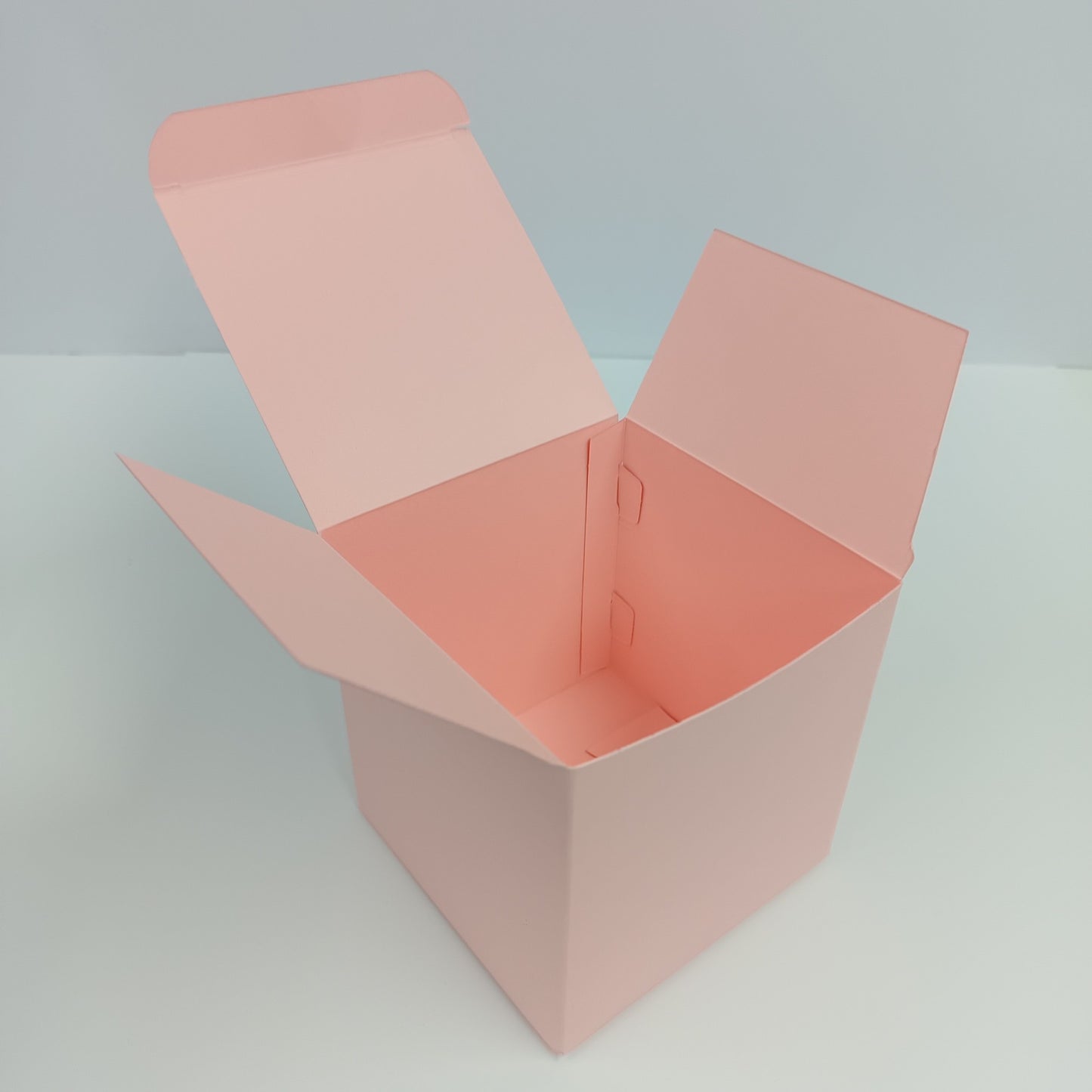 Large Square Cube Self Locking Favour Boxes for Cupcakes, Treats & Gifts – No Gluing - 10 Pack