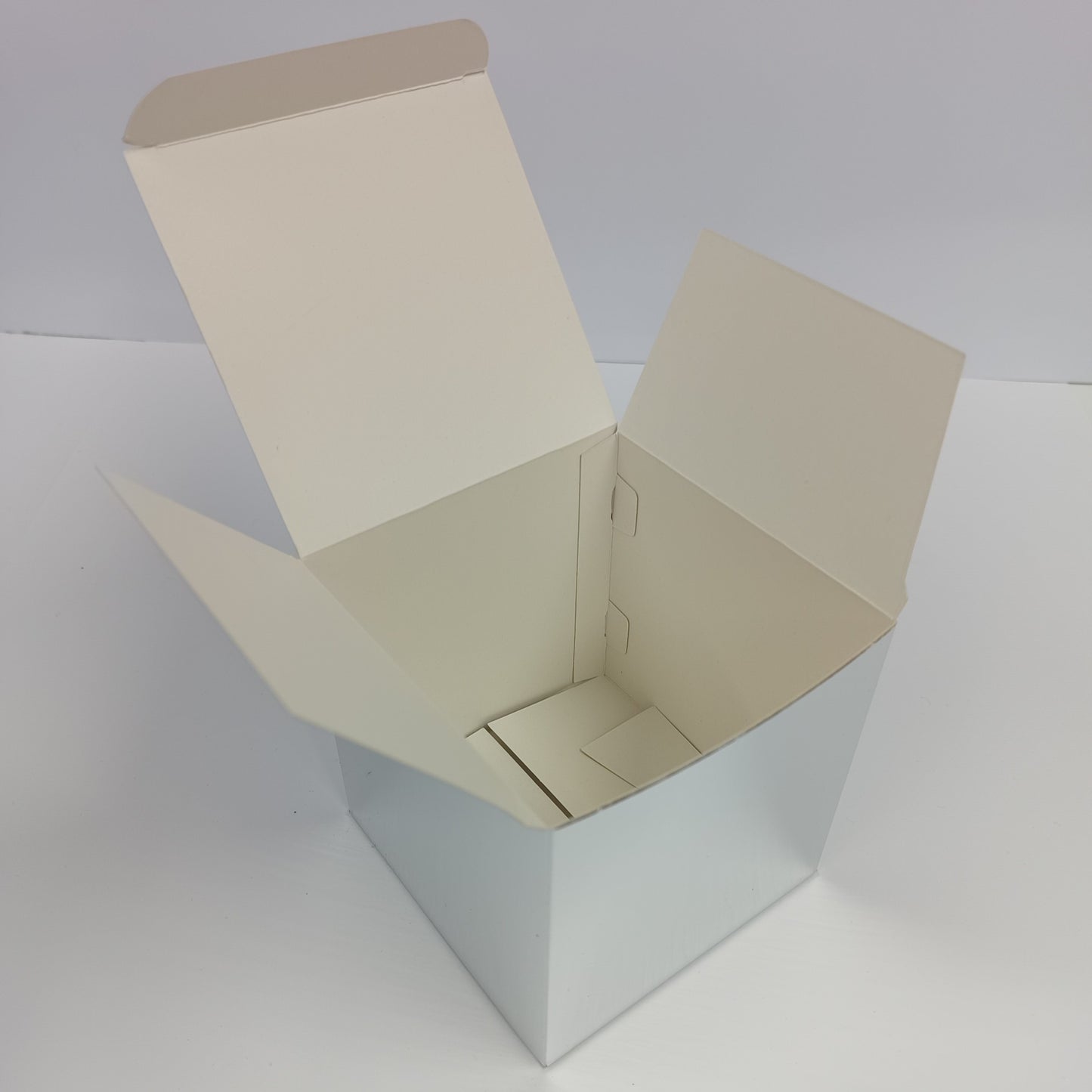 Large Square Cube Self Locking Favour Boxes for Cupcakes, Treats & Gifts – No Gluing - 10 Pack