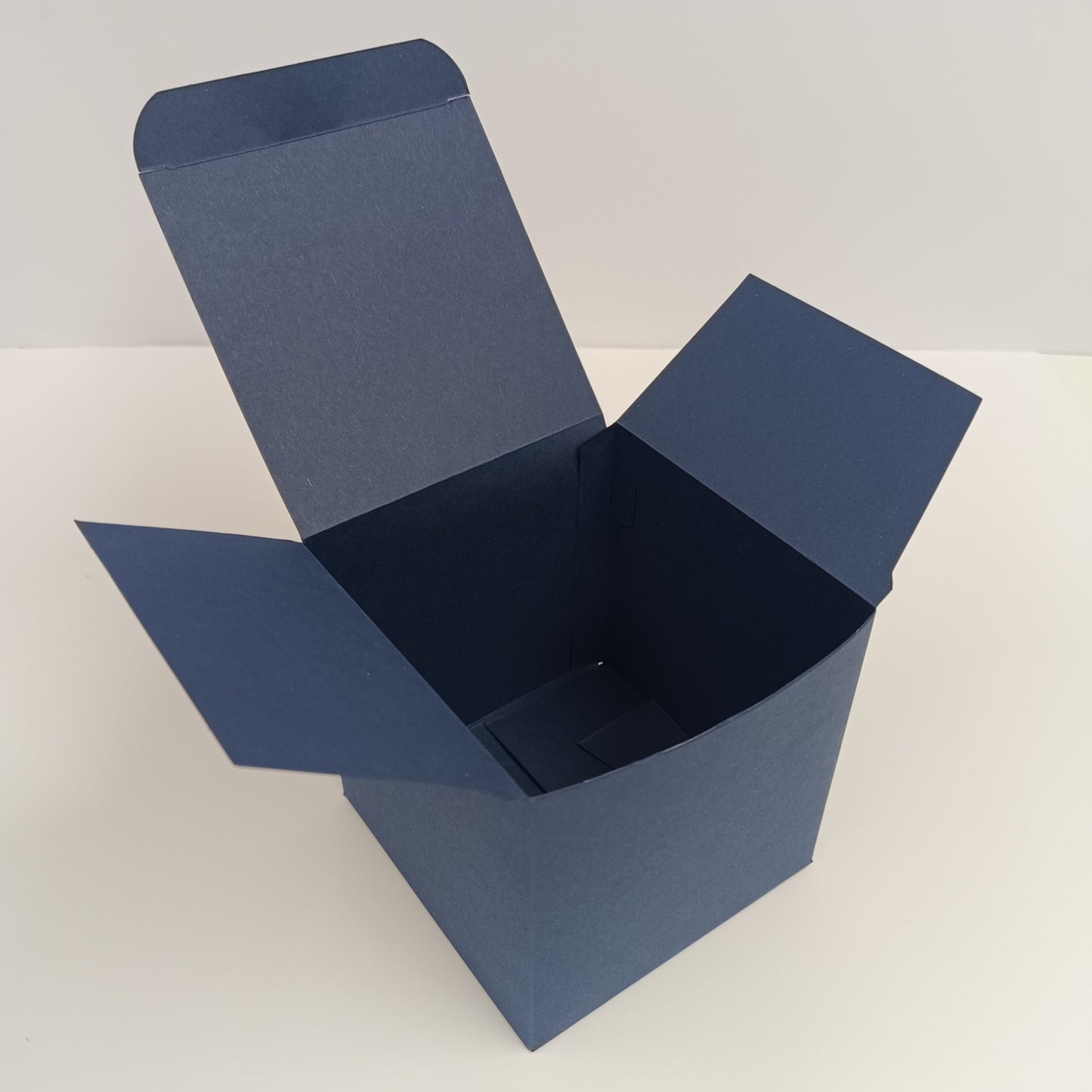 Large Square Cube Self Locking Favour Boxes for Cupcakes, Treats & Gifts – No Gluing - 10 Pack