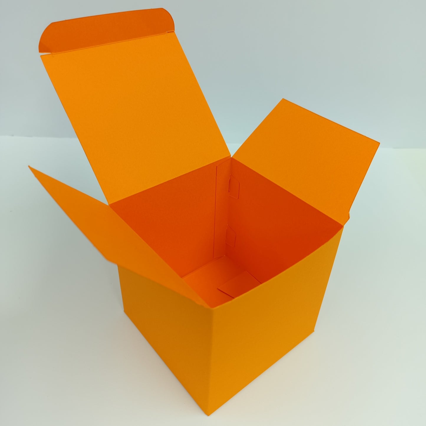 Large Square Cube Self Locking Favour Boxes for Cupcakes, Treats & Gifts – No Gluing - 10 Pack