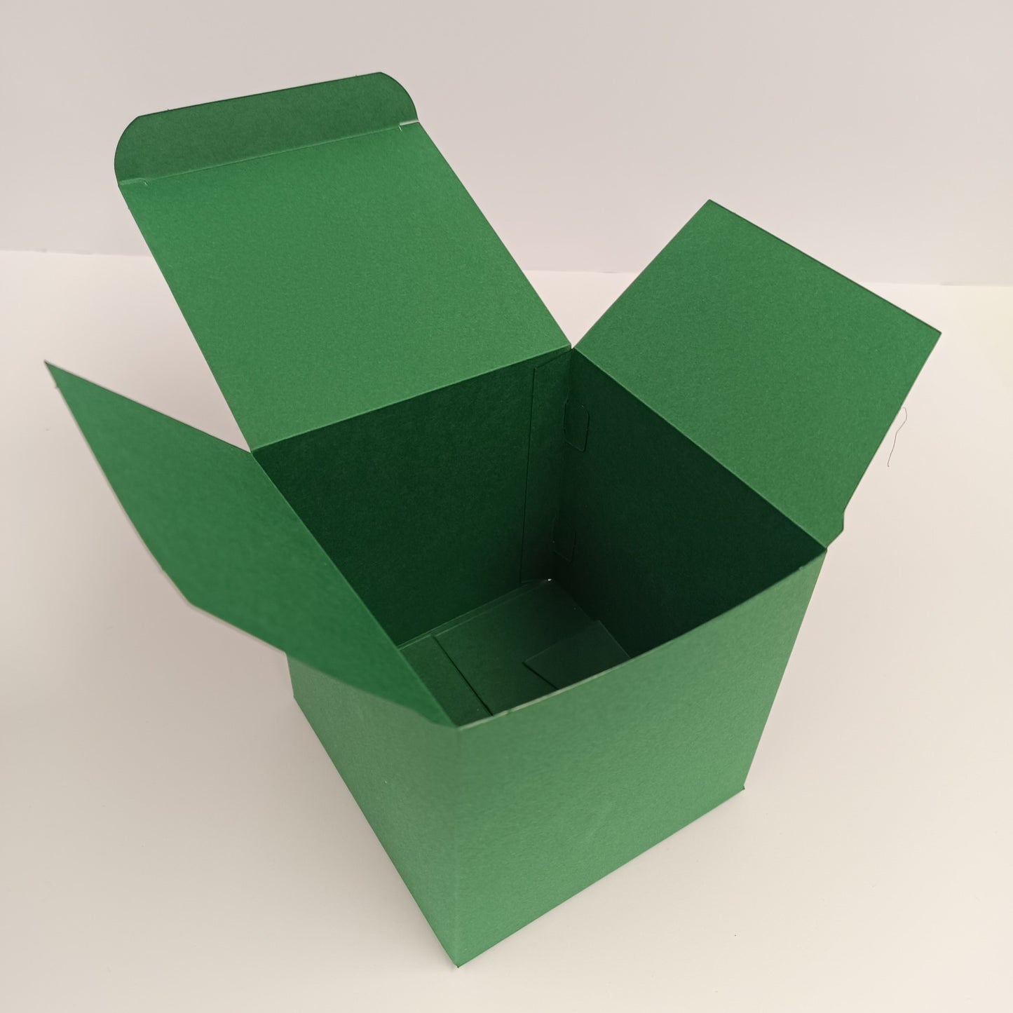 Large Square Cube Self Locking Favour Boxes for Cupcakes, Treats & Gifts – No Gluing - 10 Pack